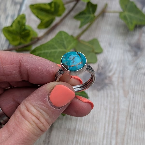 Sterling Silver Mohave Turquoise Stamped Ring - UK Size N - JBJ4030