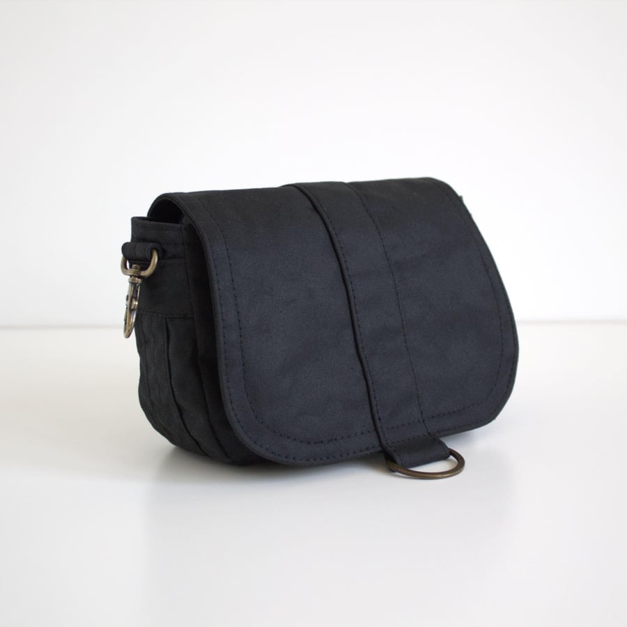 Convertible belt bag saddle purse in black by Minus