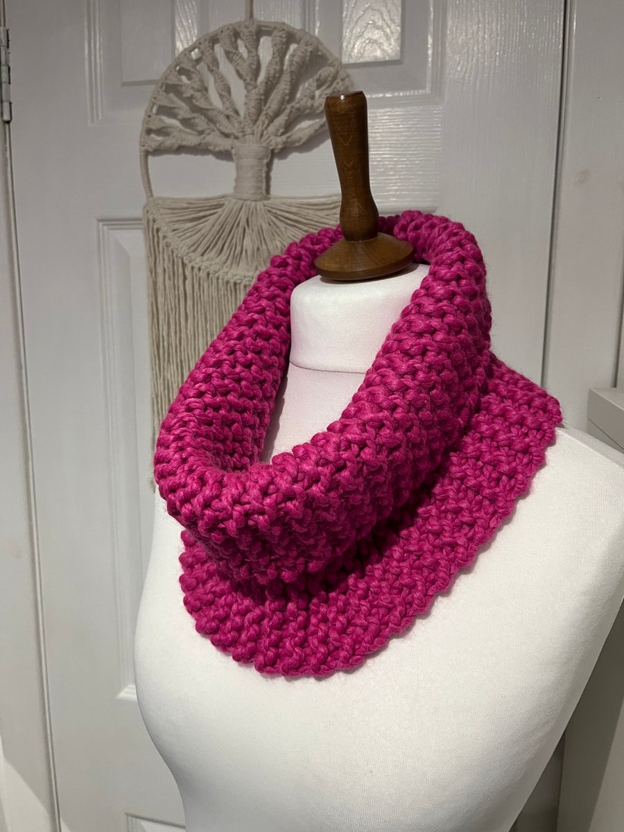 Vibrant Pink Super chunky acrylic yarn cowl 60cms x 20cms 