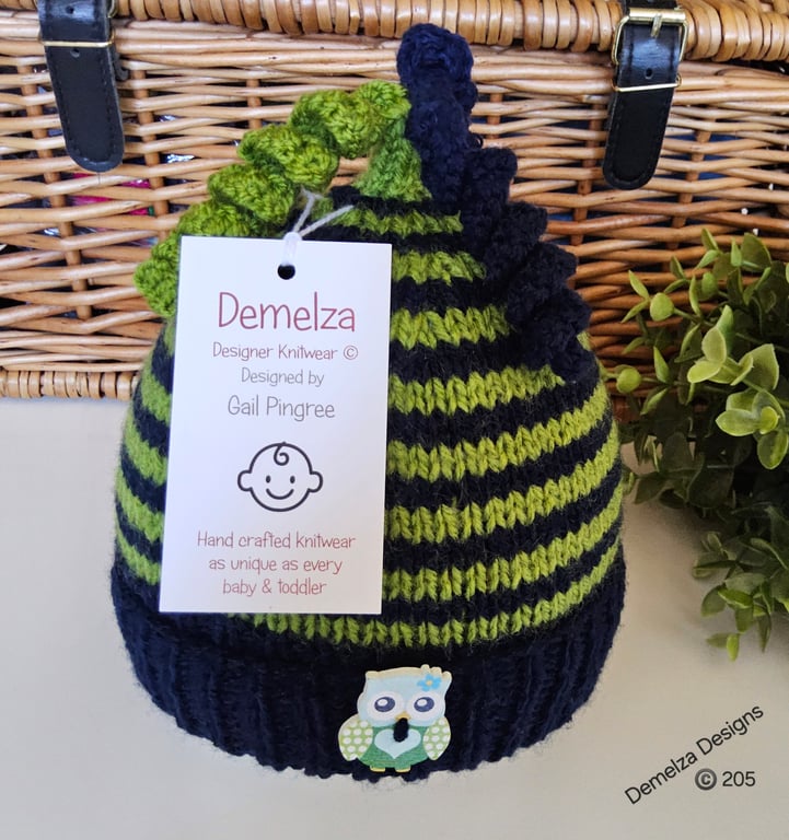Hand Knitted Baby Boys Bienie Squiggles Owl Hat  3-6 months 
