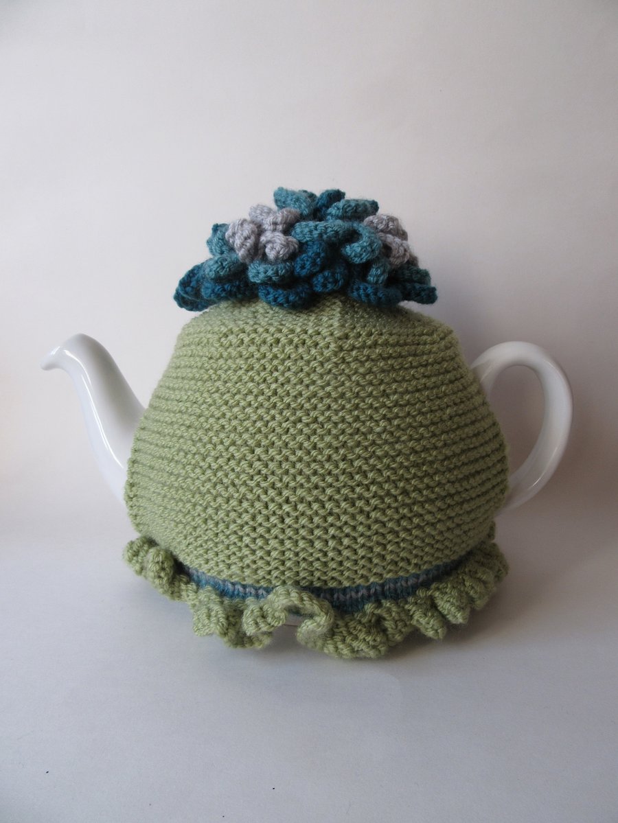 Tea cosie Tea cosy - lime green with whirly-twirly flowers