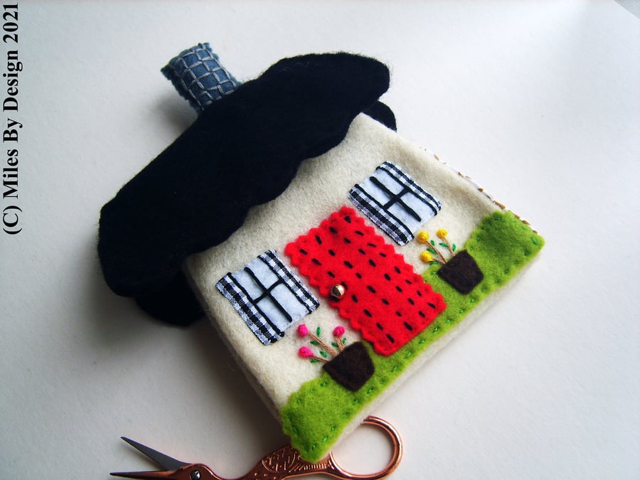 Pretty Felt Cottage Needle Case