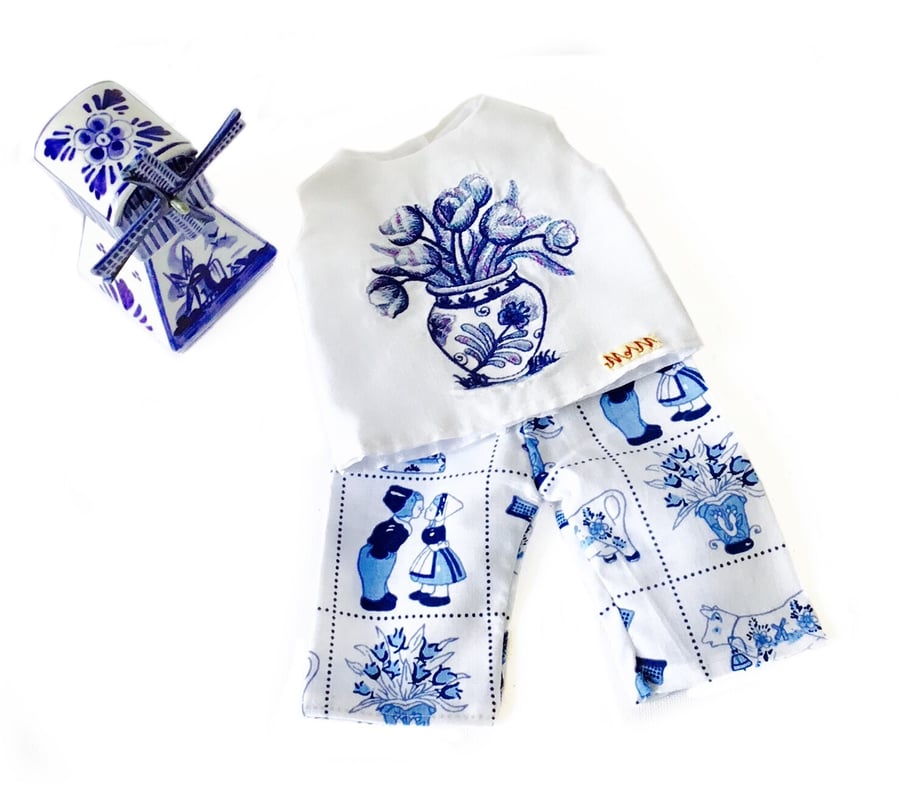 Reduced - Delft blue tulips top and cropped trousers