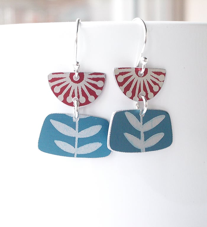 Flower earrings in red and teal