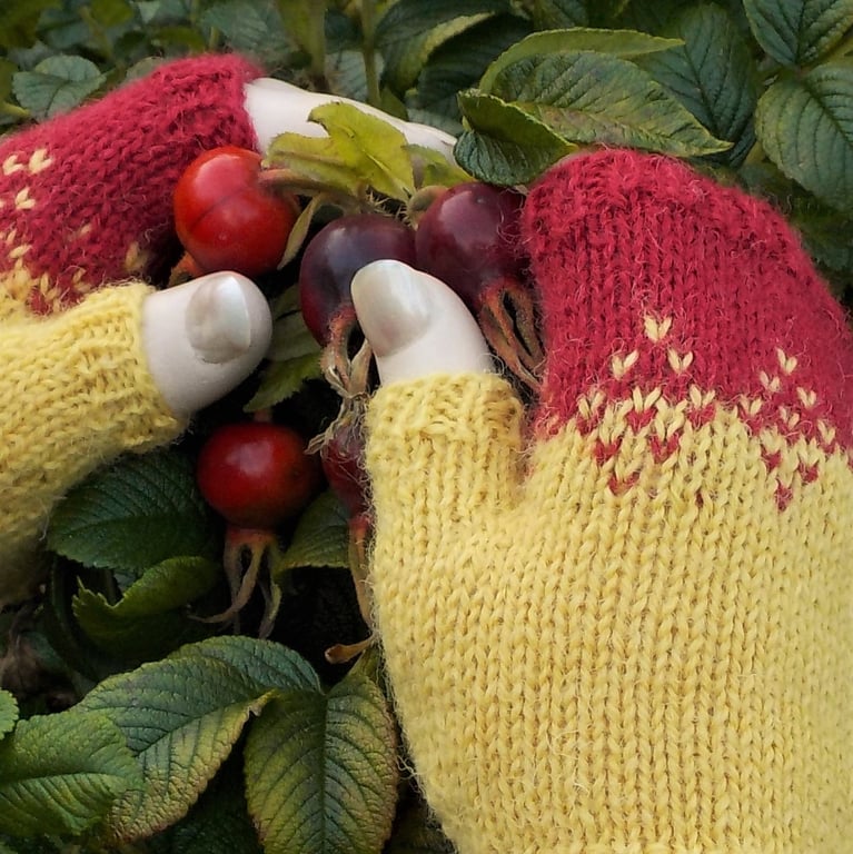 Fingerless gloves British Exmoor Horn wool red yellow fairisle 
