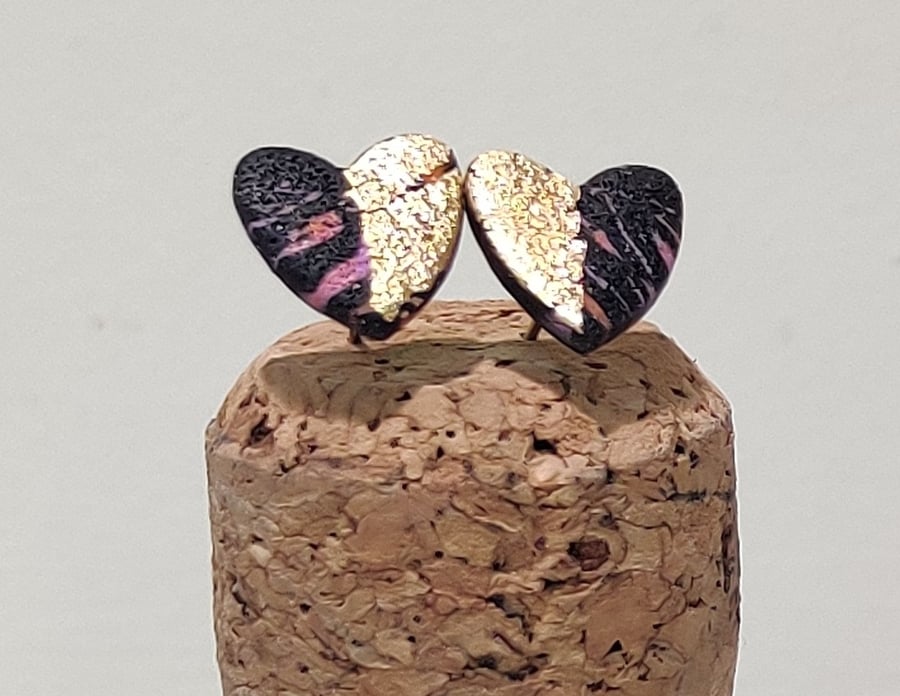Gold heart mini stud earrings 