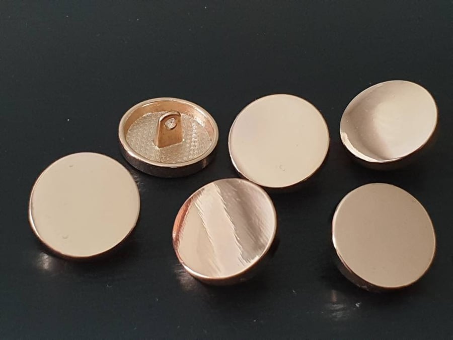 18mm 28L Lipsy London Gold Buttons