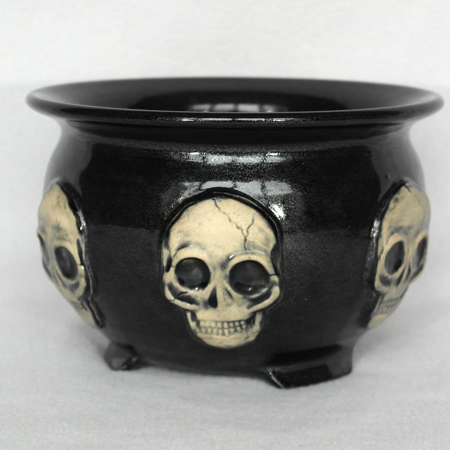18-422 Sparkly Black Skull Cauldron Bowl