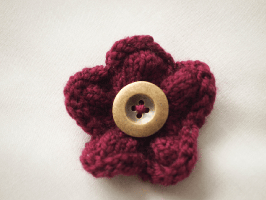 Hand knitted flower brooch pin -  berry