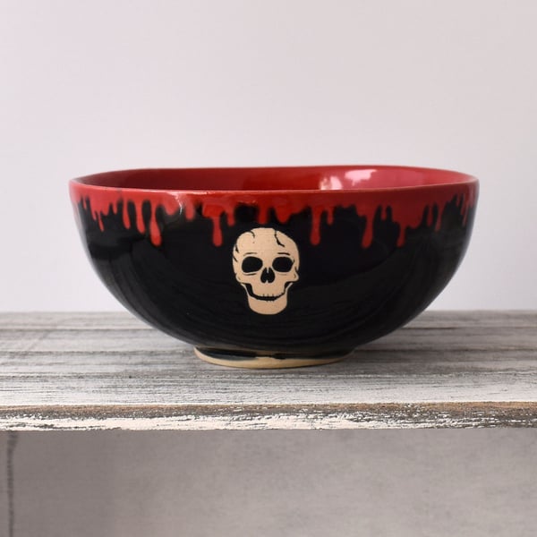 A133 Small skull bowl in black and scarlet (Free UK postage)