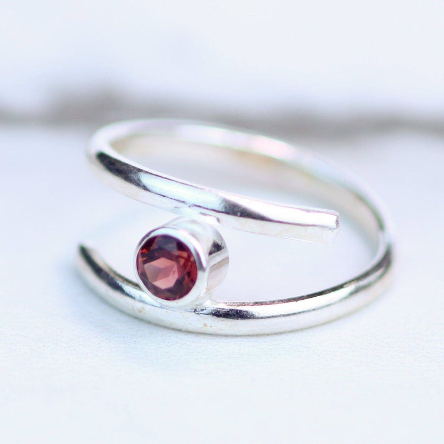 Garnet adjustable ring - January birthstone - garnet jewellery - garnet ring - e