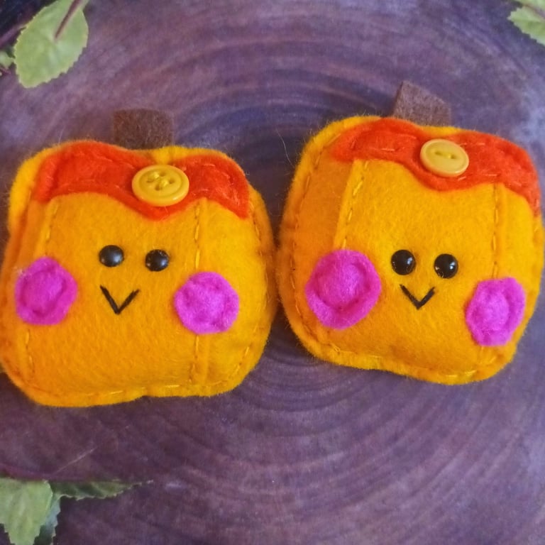 Wool Blend Felt 'Pumpkin' pocket hug  (D)