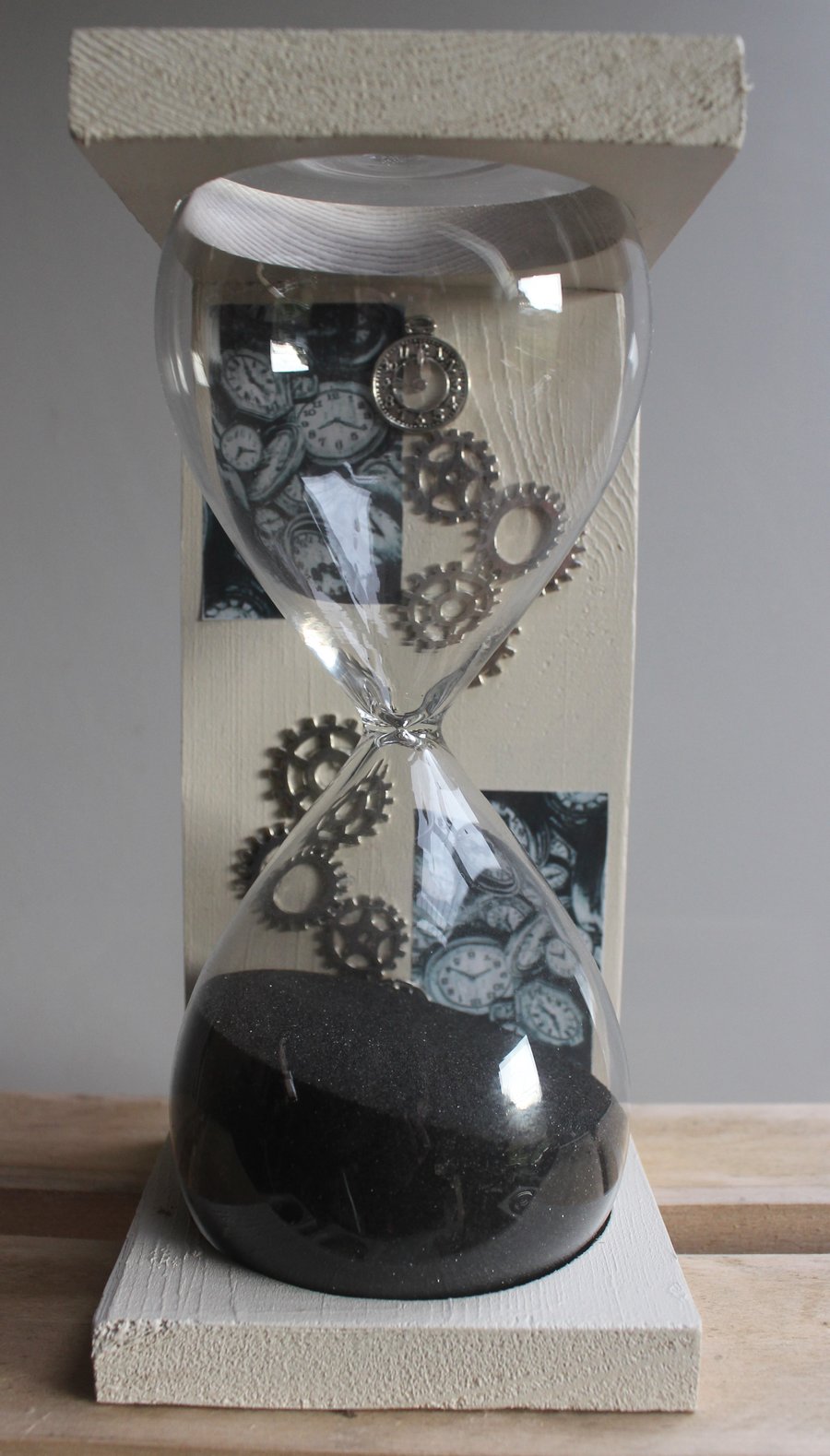 Steampunk themed hourglass 