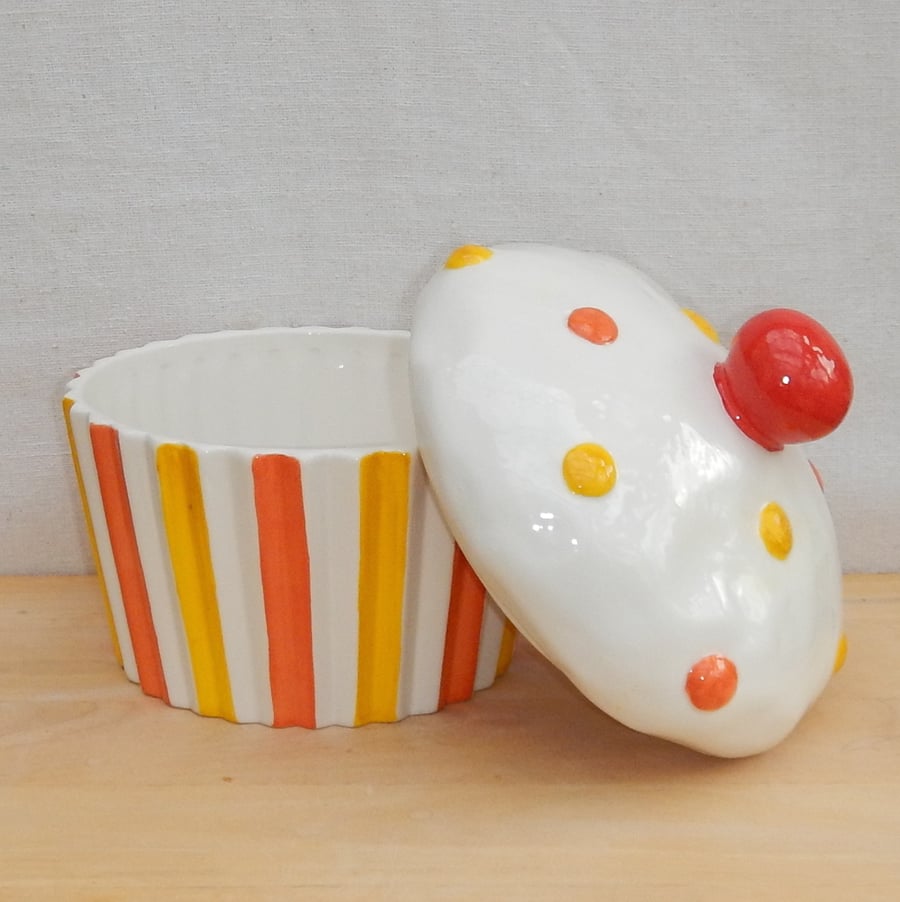Giant cupcake cookie jar biscuit barrel cup cake ceramic pottery .