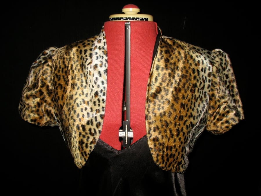  Fun 1950s style fake cheetah fur shrug or cropped jacket