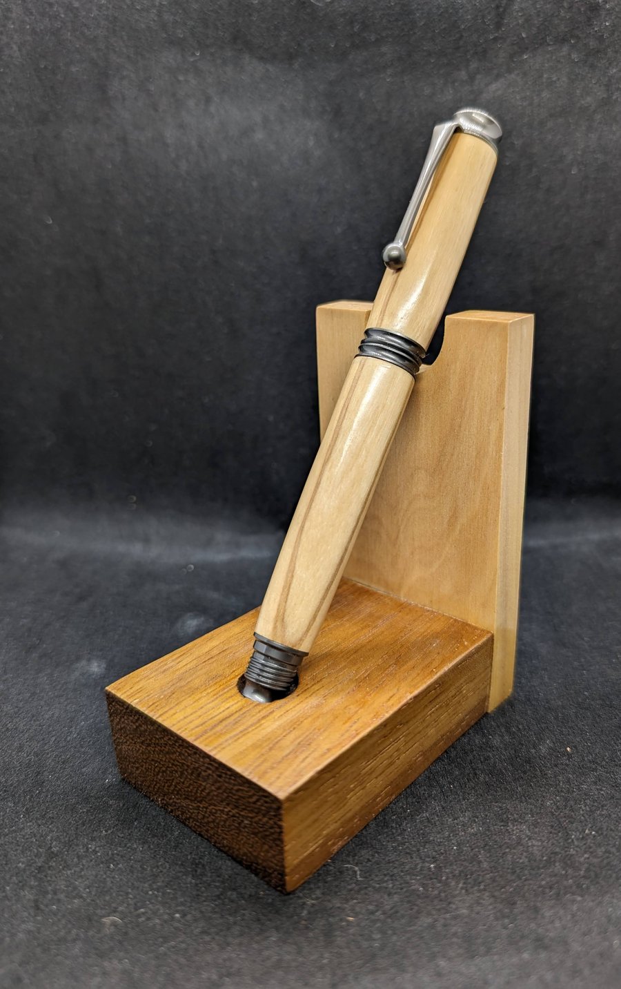 Olive wood fountain pen