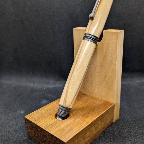 Olive wood fountain pen