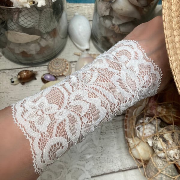 Lace long cuffs pair off white wedding accessories , prom