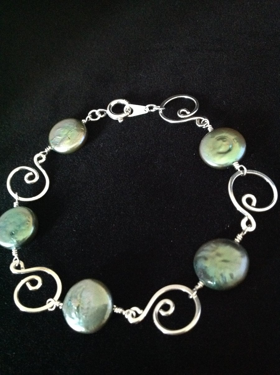 Green swirl bracelet