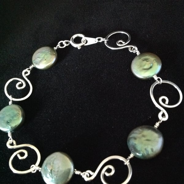 Green swirl bracelet