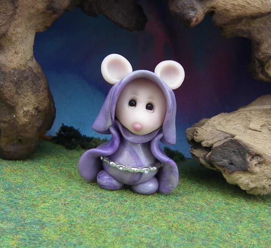 Downland Mouse 'Helga' Crop Gatherer OOAK Sculpt by Ann Galvin Gnome Village