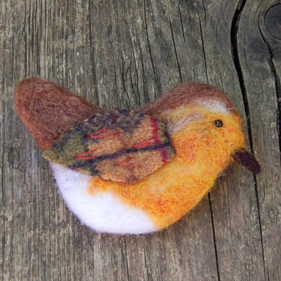 Robin pin, Brooch or badge, , needle felt, wool art.   