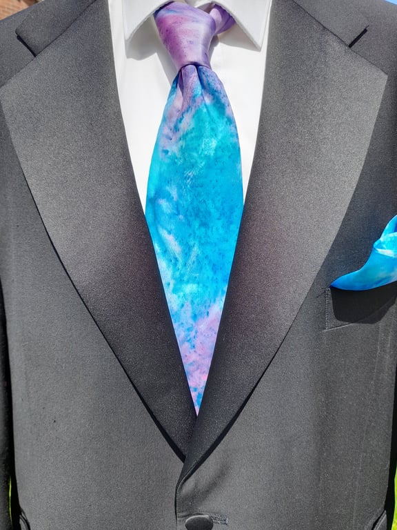 Fabulous and Funky ! Stunning Pure Silk Tie and Pocket Square Set. Unique !