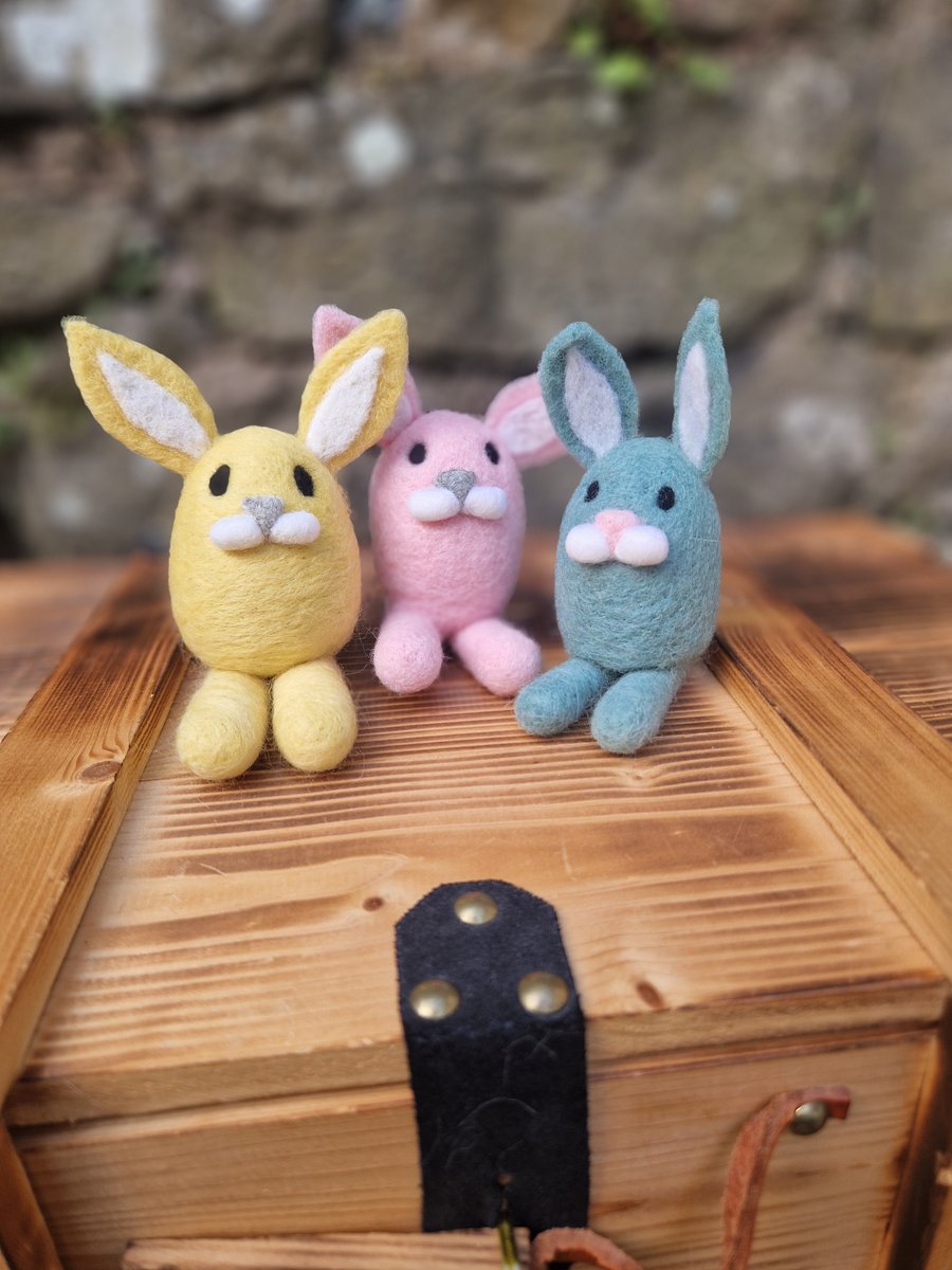 Needle Felted Easter Bunnies