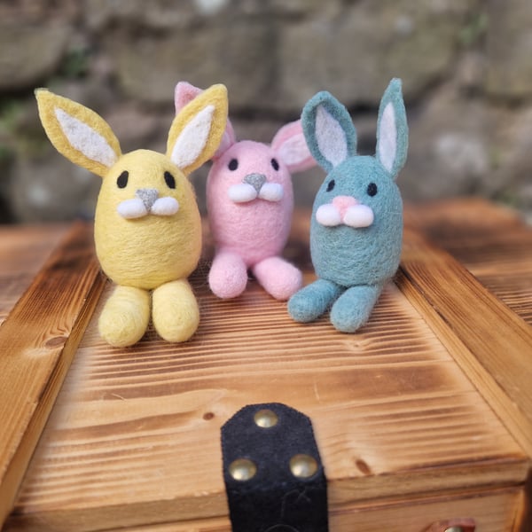Needle Felted Easter Bunnies