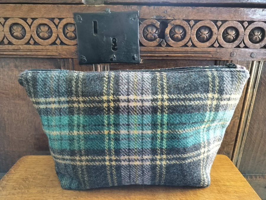  Tartan woollen Wash Bag