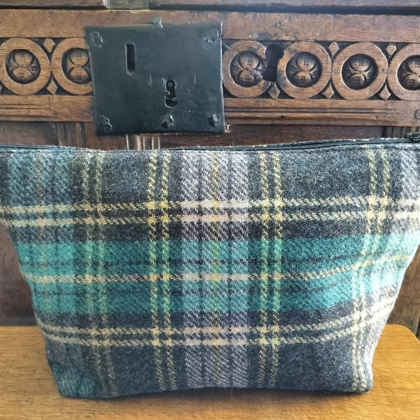  Tartan woollen Wash Bag