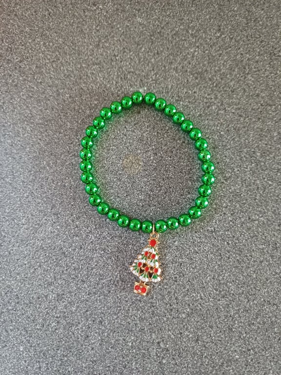 Christmas tree charm bracelet, green beaded bracelet, festive bracelet, bracelet