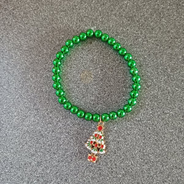 Christmas tree charm bracelet, green beaded bracelet, festive bracelet, bracelet