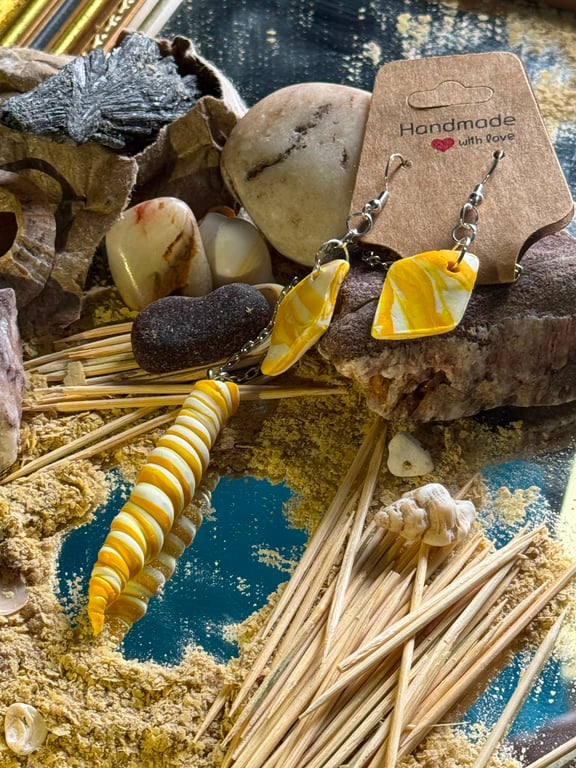 Boho beach vibrant yellow and white marble effect 