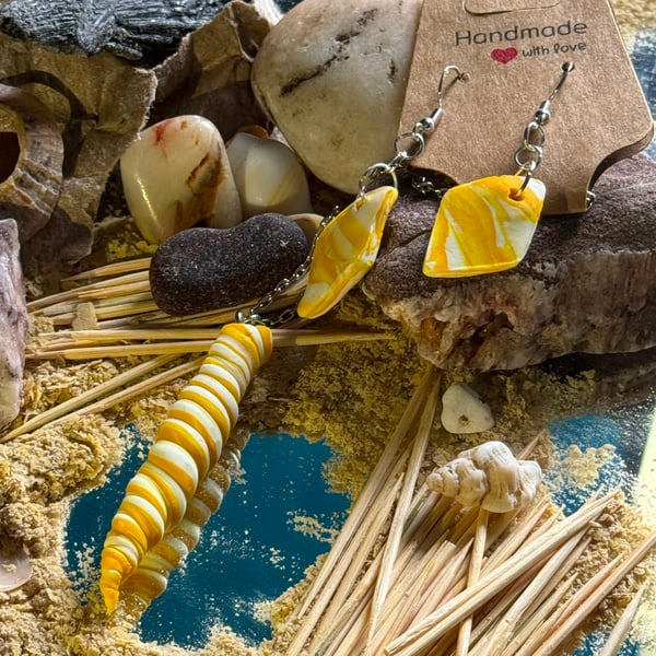Boho beach vibrant yellow and white marble effect 