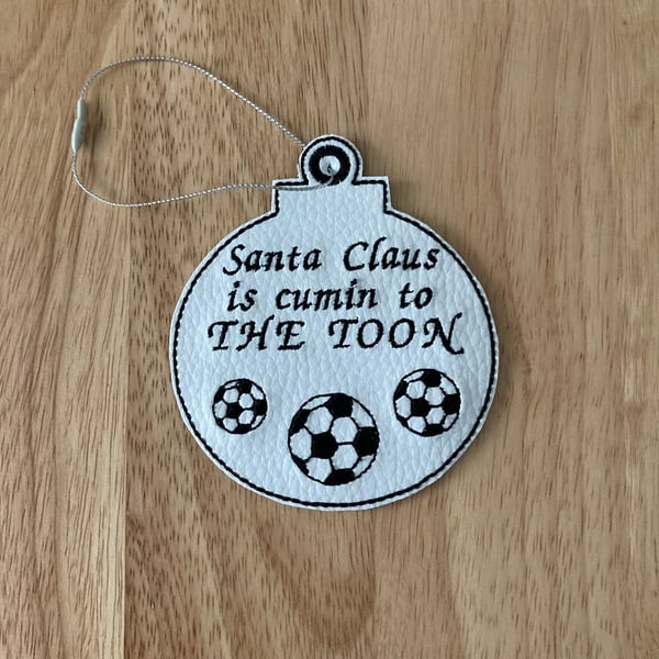 1005. Santa Claus is cumin to THE TOON Christmas tree hanger.
