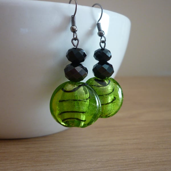 GREEN AND BLACK DANGLE EARRINGS.