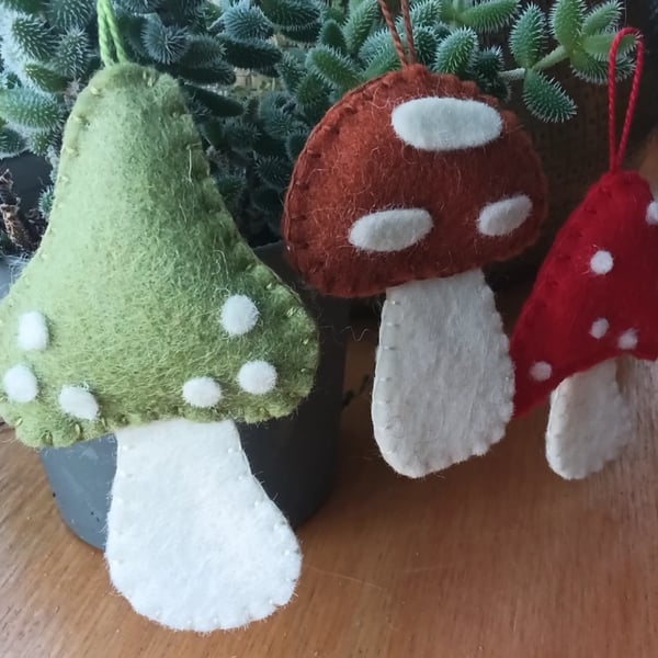Mushrooms decoration, 3 Felt Mushrooms, Handmade hanging mushrooms (70-80mm)