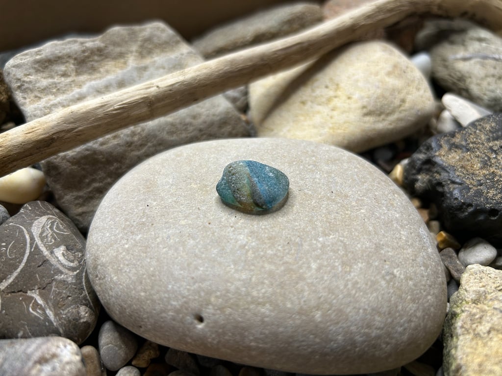 Unique Seaham sea glass, multi-coloured piece - Jewellery quality