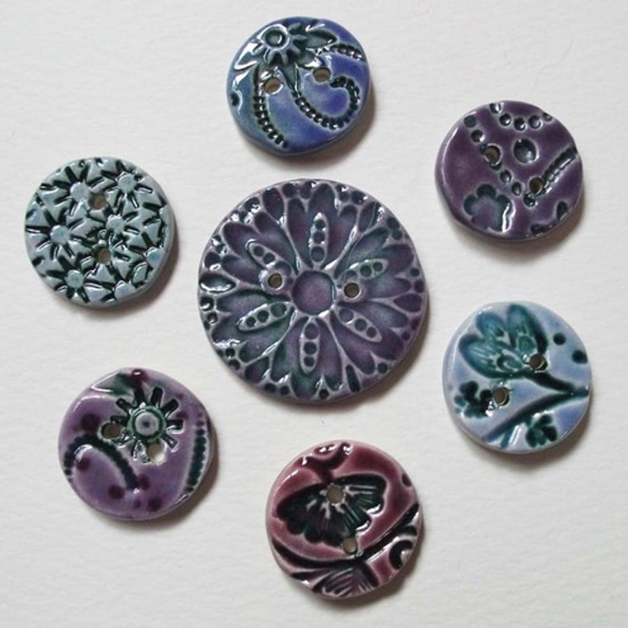 Set of 7 ceramic buttons