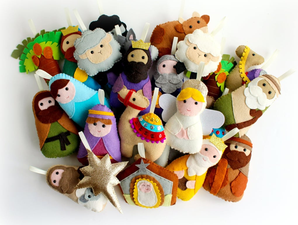 Make Your Own felt Nativity Advent full Garland Kit. Sewing pattern. DIY Craft