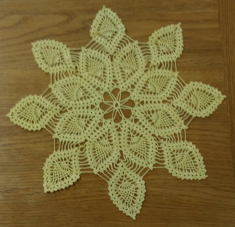 TABLE CENTREPIECE, PINEAPPLE CROCHET DESIGN - 100%  YELLOW COTTON - 32cm ACROSS