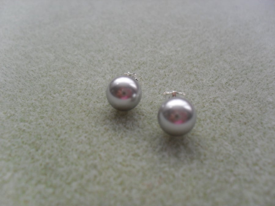 Silver Pearl Stud Earrings