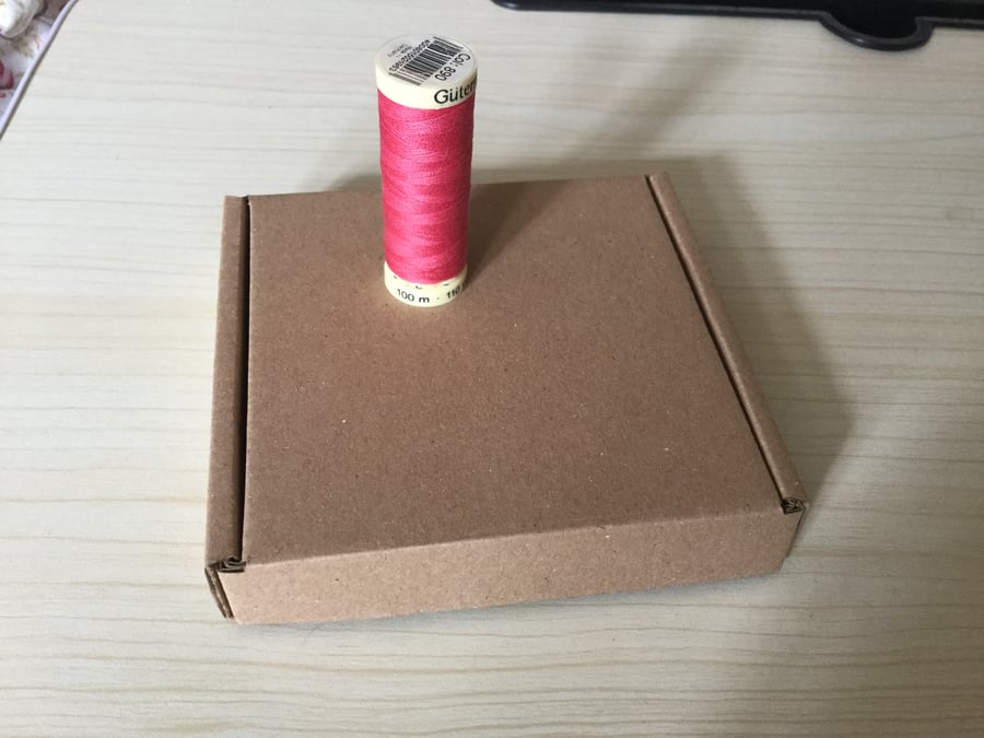 Gutterman Mystery Surprise Box of Threads - 5 pack and Free Gift