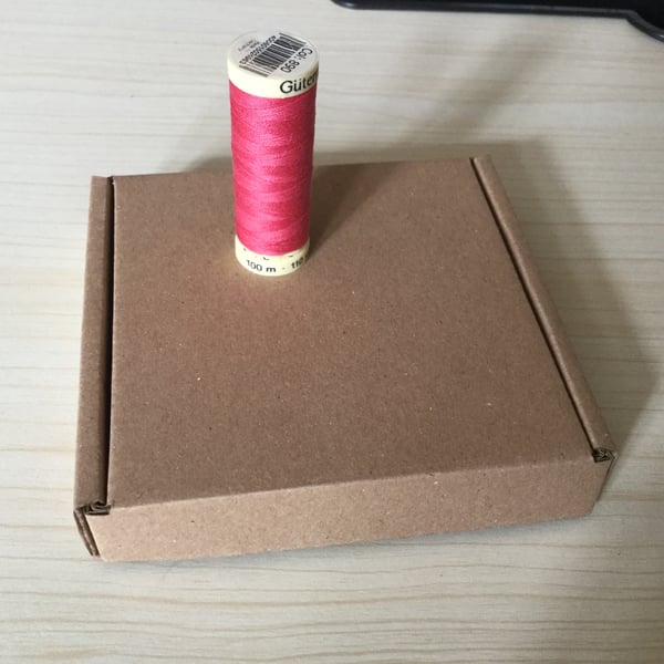 Gutterman Mystery Surprise Box of Threads - 5 pack and Free Gift