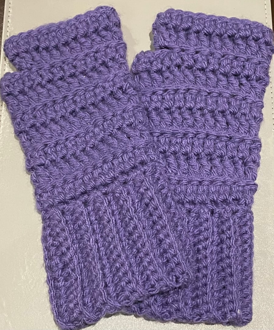 Lovely ladies crocheted fingerless gloves 