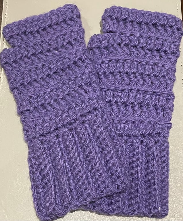 Lovely ladies crocheted fingerless gloves 