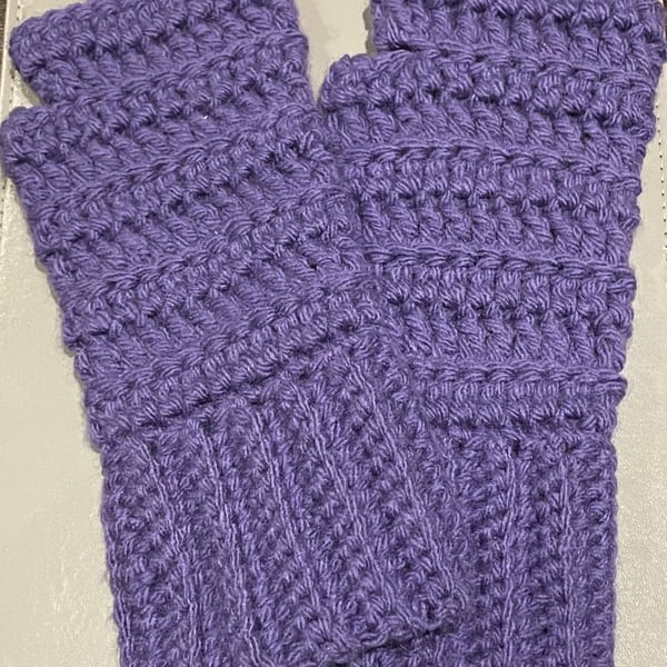 Lovely ladies crocheted fingerless gloves 