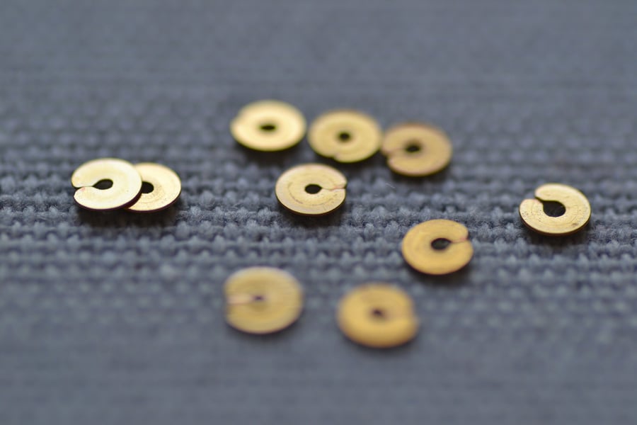 Gilt Spangles - 2mm