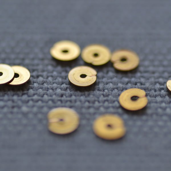 Gilt Spangles - 2mm